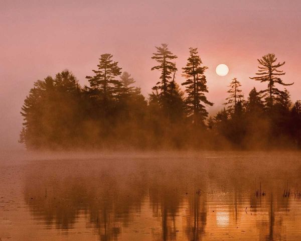 USA, New York, Adirondack Park Sunrise on a lake